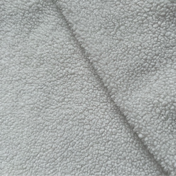 White fuzzy crop sweatshirt - Picture 2 of 3